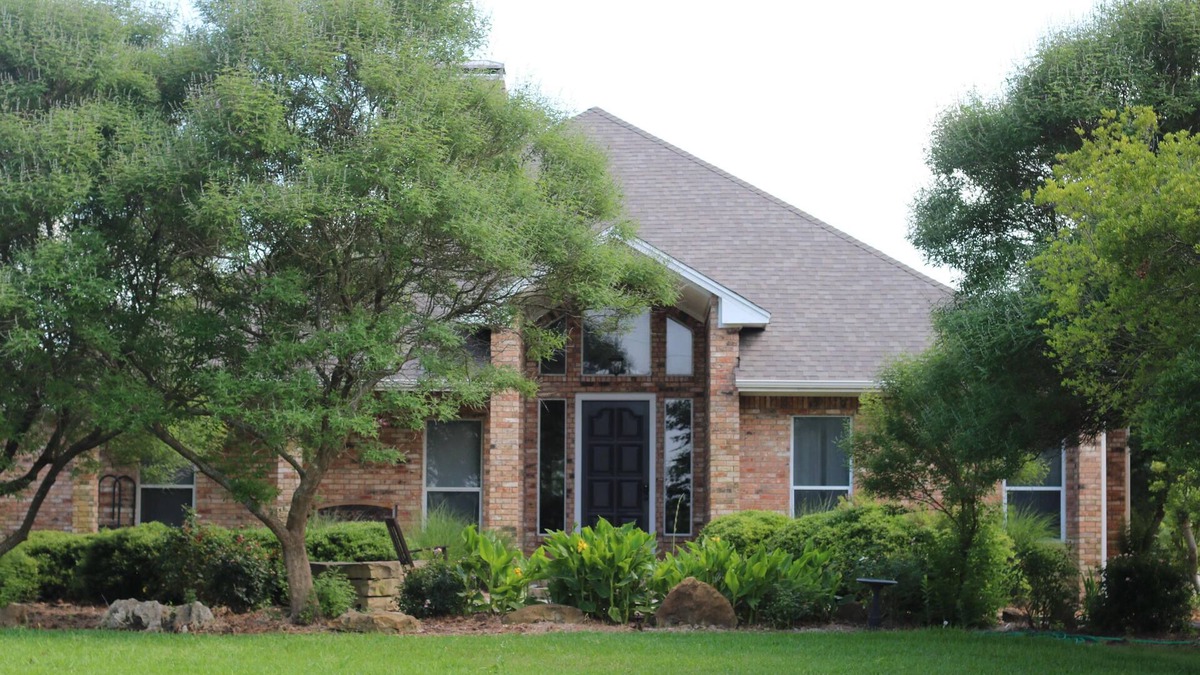 Elmo House | Secluded Ranch House with Private 4 Acre Pond