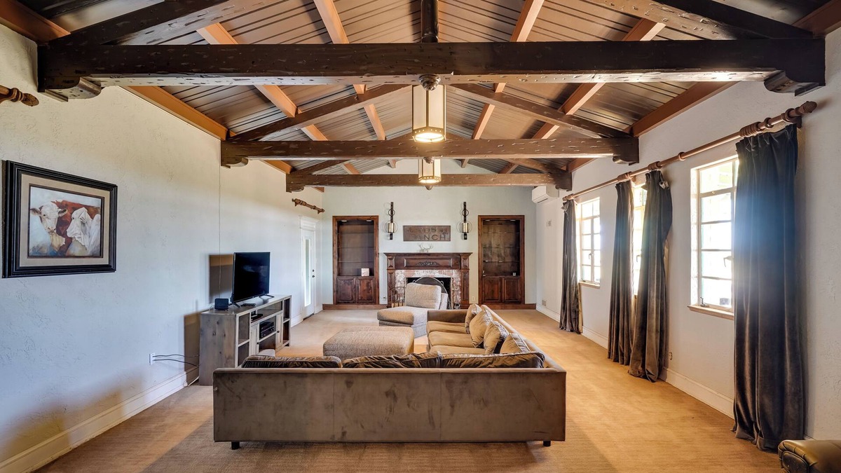 Odessa House | Secluded Ranch w/Courtyard ~ 4 Mi to Odessa!