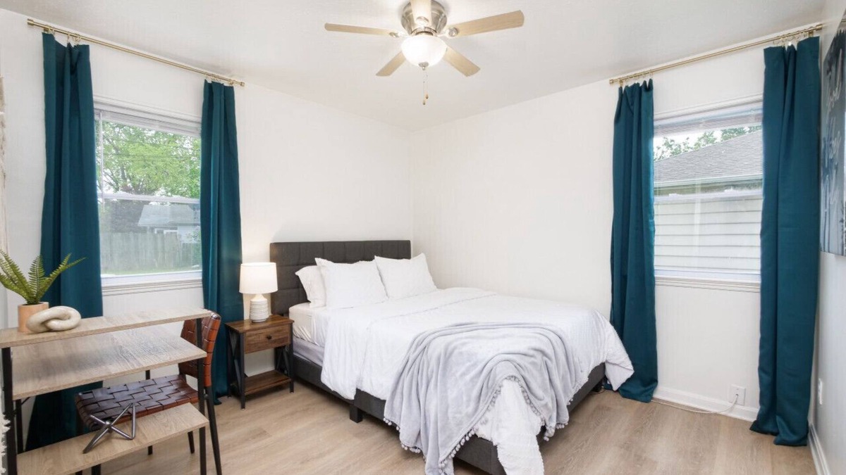 Parma Heights Apartment | Secluded & Renovated Home With Backyard & Hot Tub!