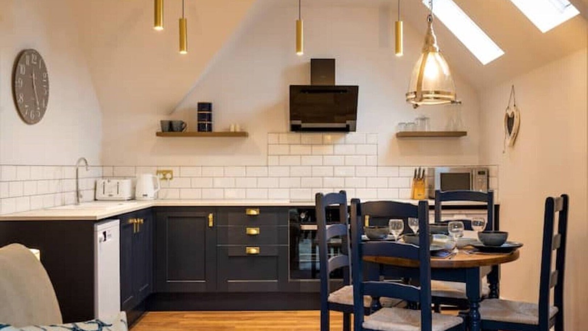 West Mersea Apartment | Secluded Retreat - in the heart of the Anchorage