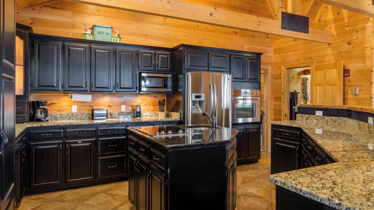 Hemp Cabin | SECLUDED RETREAT-STUNNING MTN VIEWS-MASTER ON MAIN-POOL TABLE-ARCADE-FIRE PIT