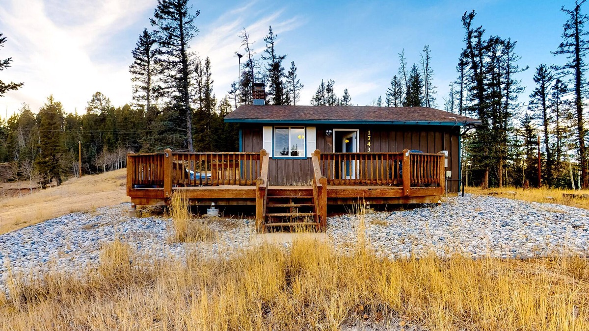 Spring Valley House | Secluded retreat w/wood stove, free WiFi, mountain & valley views, washer/dryer