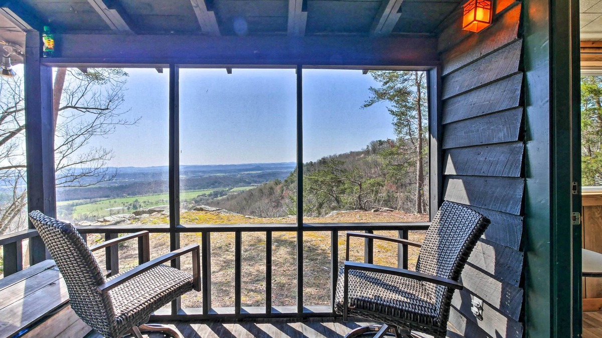 Cloudland Cabin | Secluded Ridgetop Hideaway w/Valley Views!