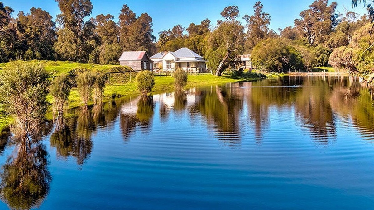 Stirling Estate Cottage | Secluded rural retreat in Southwest WA, 5-minute drive to the beach.
