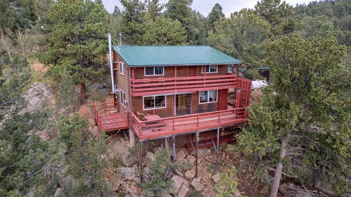 Rainbow Valley Cabin | Secluded Rustic Mountain Cabin!