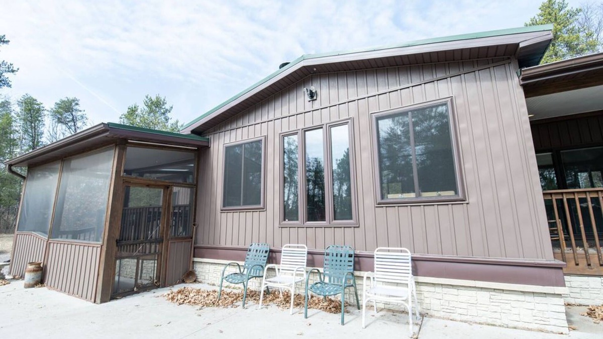 Nekoosa Cabin | SECLUDED RUSTIC RETREAT - PET FRIENDLY
