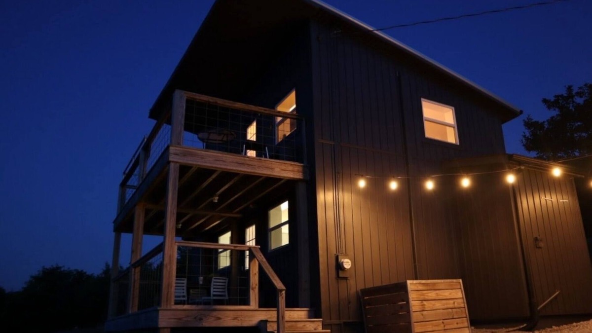Decherd Cabin | Secluded Scandinavian Style Cabin/20 private acres/View/Hot Tub/Game Room