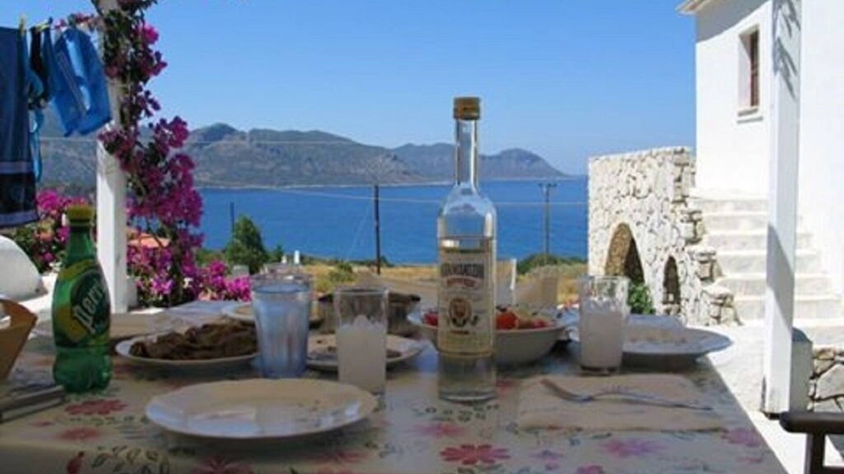 Voia House | Secluded Seaview Greek House, Walking distance to Beaches. Perfect for Families