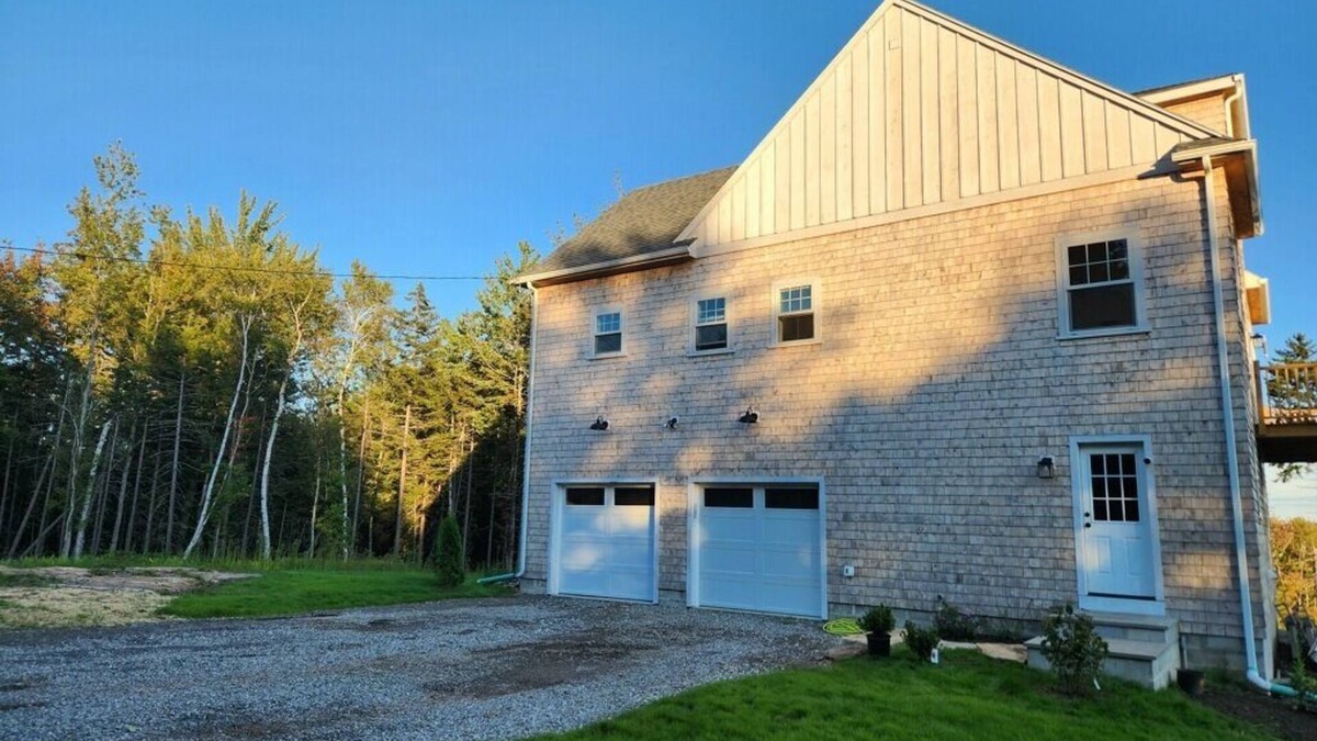Becket House | Secluded Sophistication in the Berkshires - 40 Acres of Quiet Luxury in Becket.
