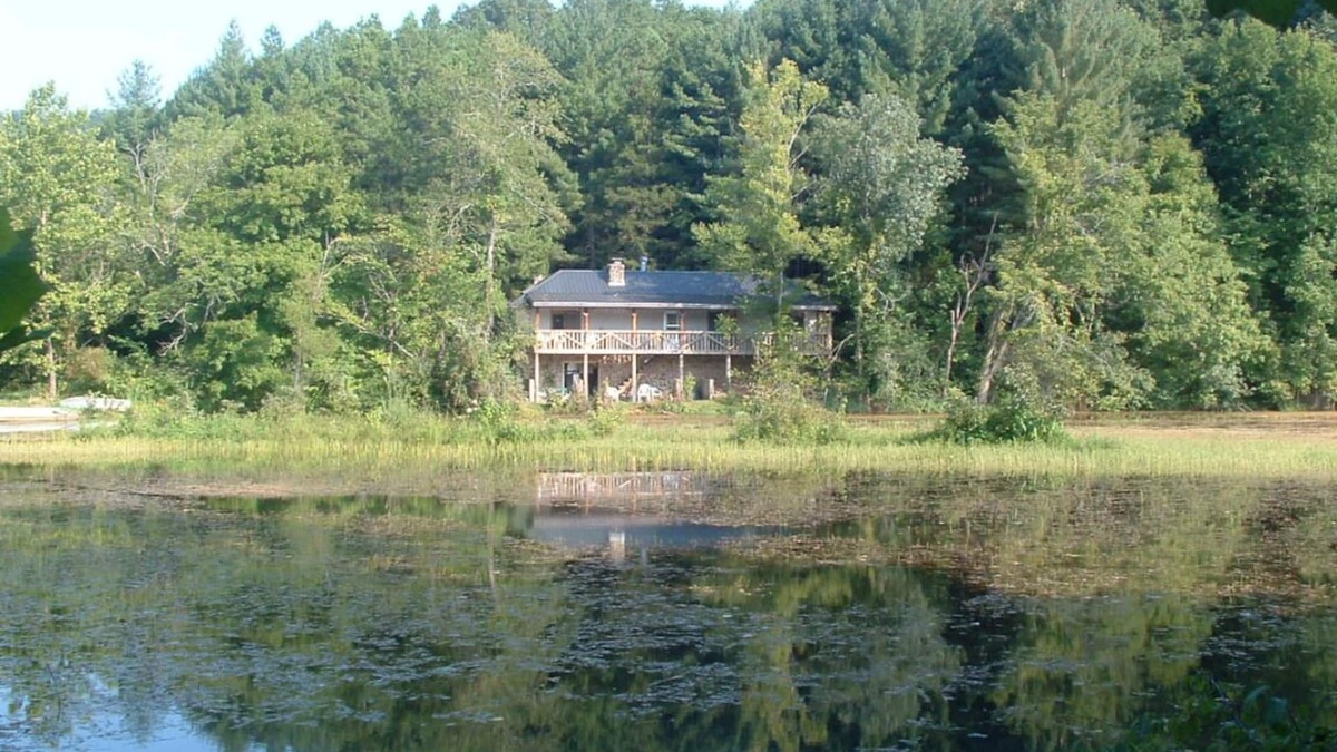 Salem House | Secluded Stone Housen50 ' deck overlooking Beaver Lake on Ozark Mushroom Farm!