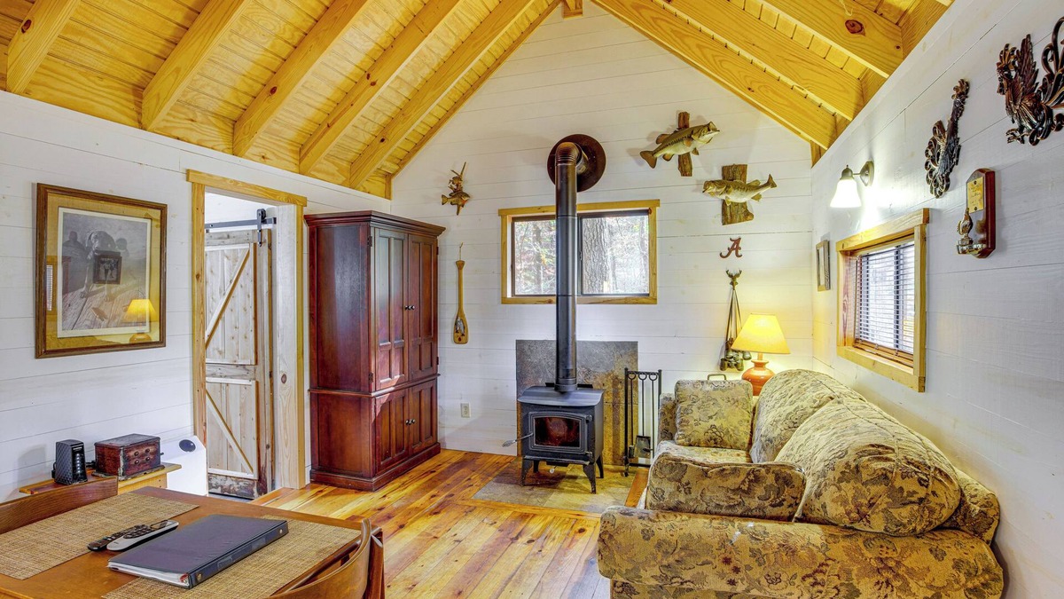 Tallassee Apartment | Secluded Tallassee Cabin w/Fire Pit & Porch!