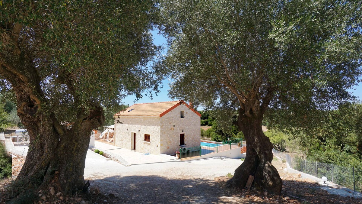 Manganos Villa | Secluded Villa Antikleia with private pool