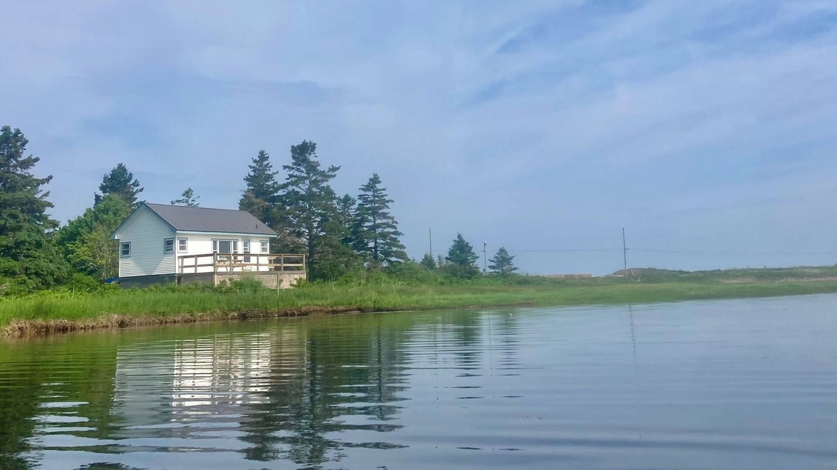 Tracadie Cottage | Secluded Waterfront Cottage with Kayaks