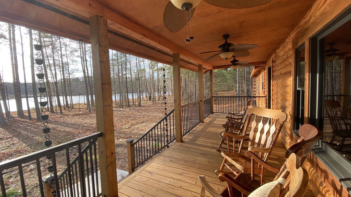 Henderson Cabin | Secluded Waterfront Cabin Retreat