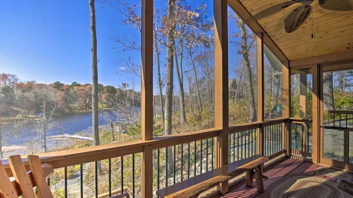 Luck House | Secluded Waterfront Cabin on hiking trails! Lake on one side river on the other.