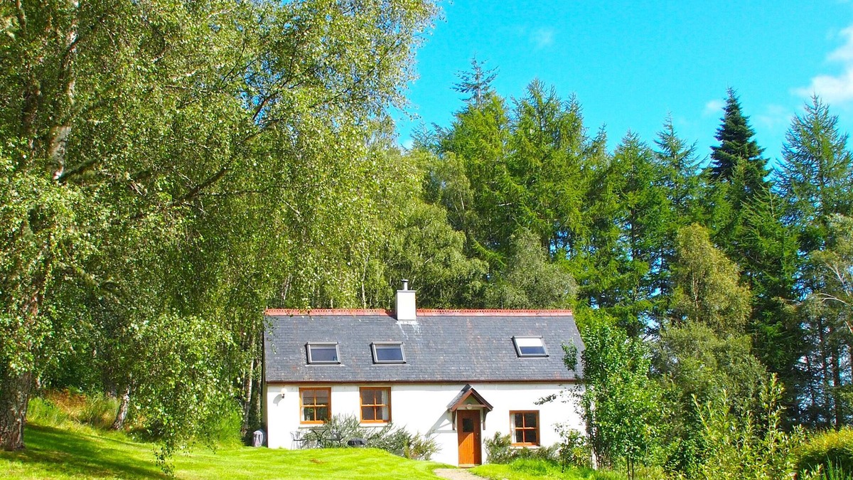 Glen Urquhart Cottage | Secluded Woodland Cottage set in Over 3 Acres of Private Grounds
