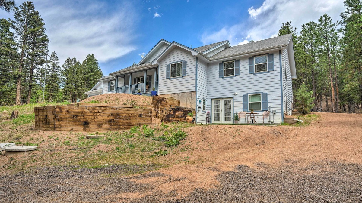 Woodland Park House | Secluded Woodland Park Home - Hike & Bike!