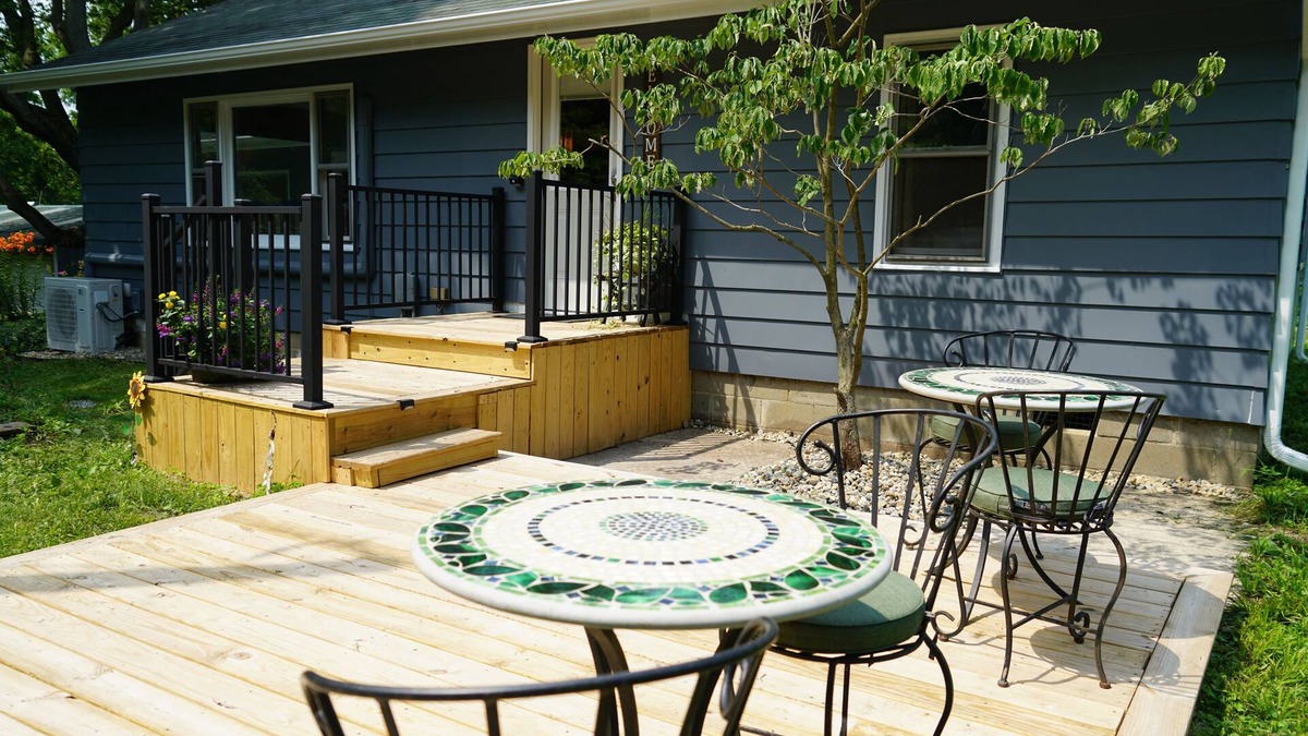 Dowagiac Cottage | Secluded Woods Edge Cottage in Dowagiac MI.