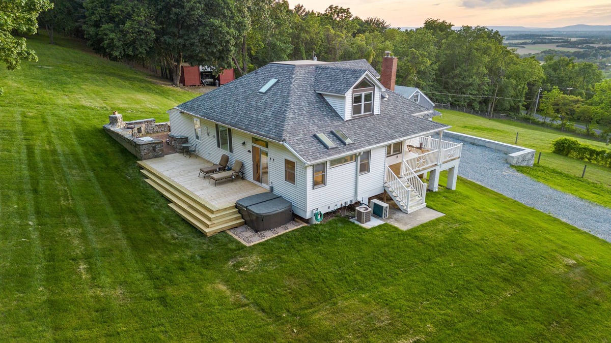 Smithsburg Other | Secluded Yet Convenient Romantic, Zen-Paradise with Spa & Breathtaking Views