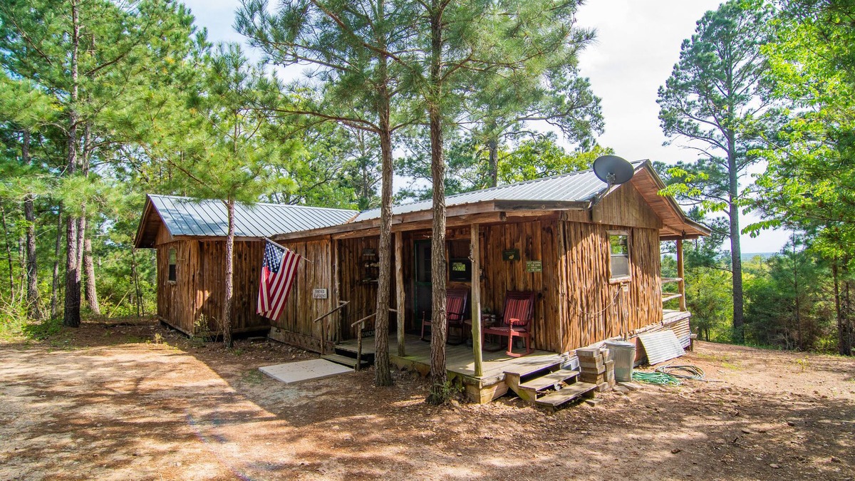 Smithville Cabin | Seclusion in the Lost Pines hosted by Jan