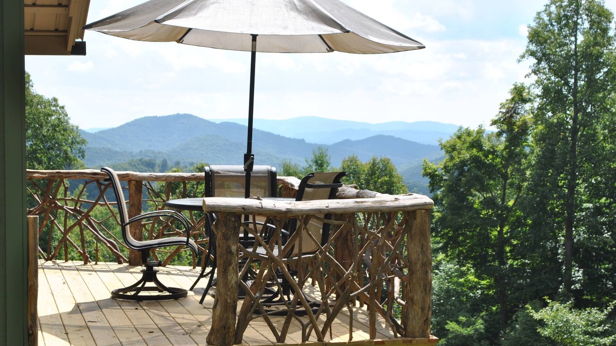 Todd House | Seclusion on a Horse Farm - Million Dollar View - Ride - Hike - Fish - Sauna