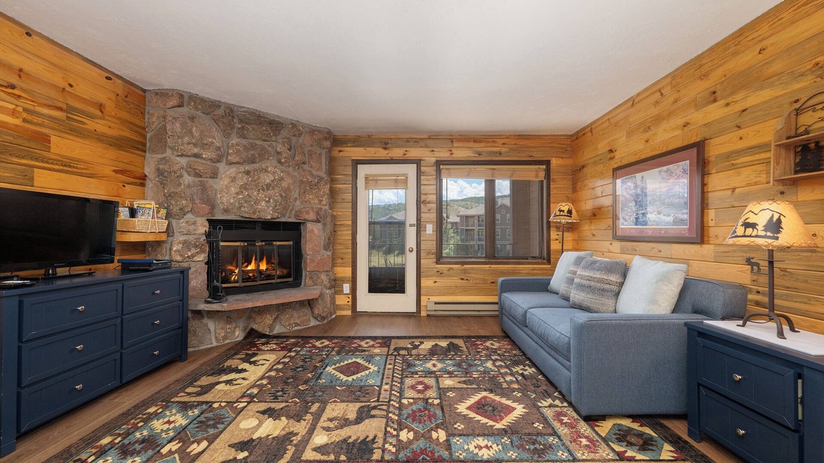 Grand Elk Ranch Condo | Second floor, pet friendly studio in Granby