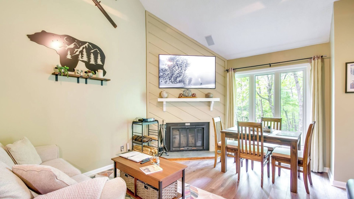 Wintergreen Condo | Second-Floor Condo w/Community Pool Access!