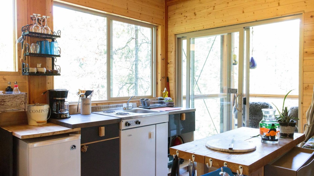 Halfmoon Bay Apartment | Secret Cove Waterfront Suite with Hot Tub