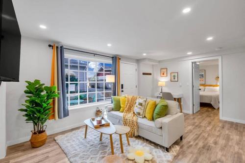 Hillwood House | Secret & Cozy Renovated Cottage Near Costco I99