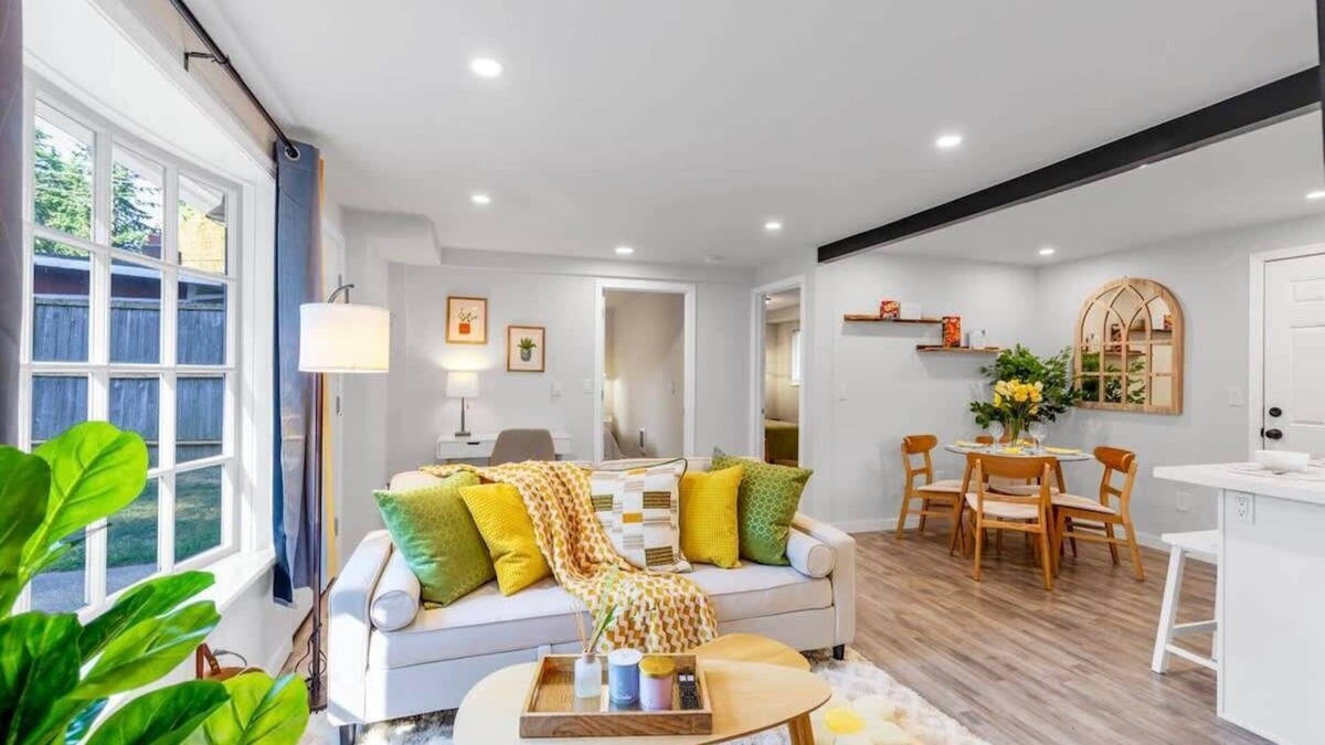 Hillwood House | Secret & Cozy Renovated Cottage Near Costco, I99