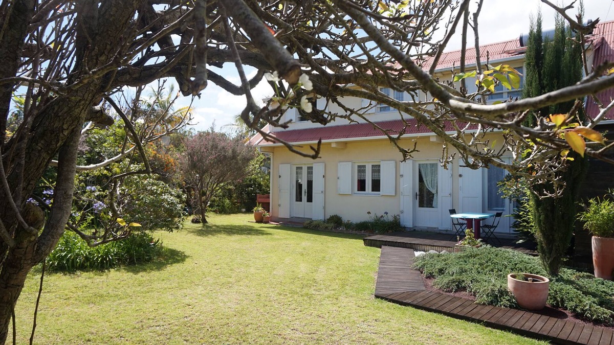 Le Tampon Apartment | SECRET GARDEN, bottom of villa classified 3 * all comfort at the Plaine des Cafres