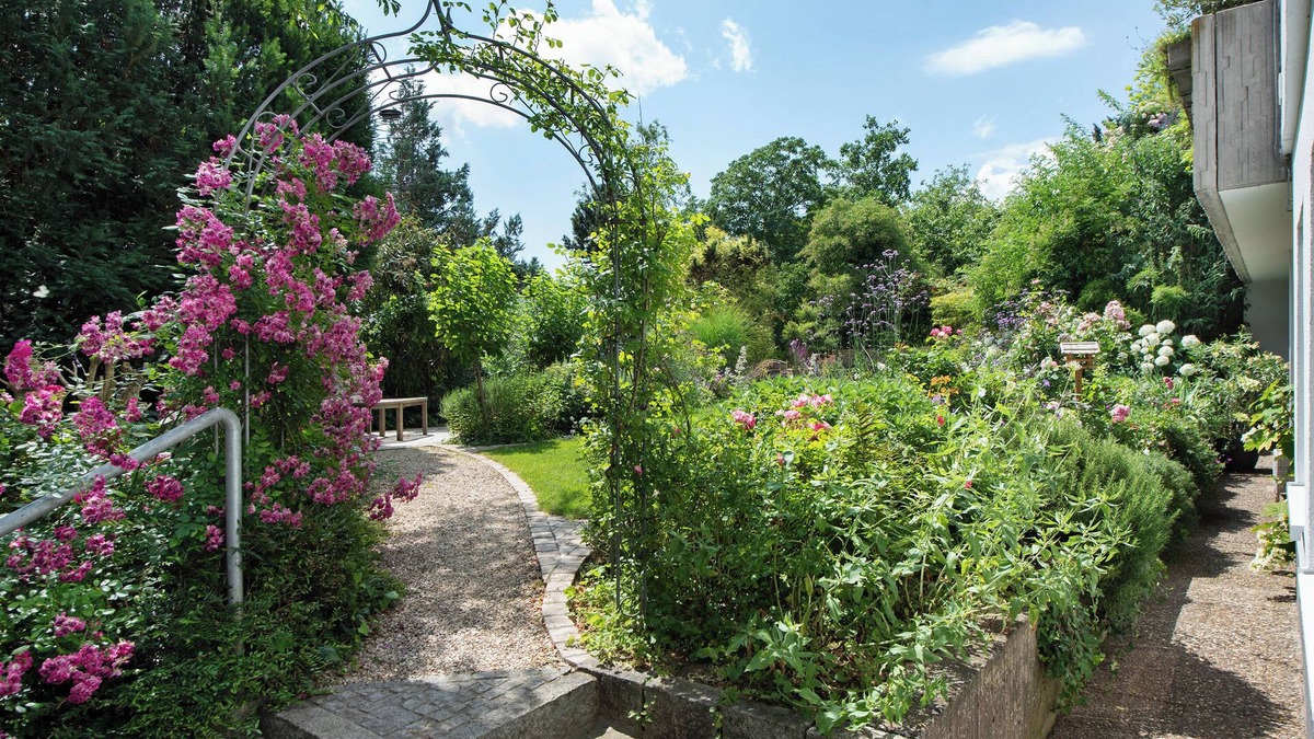 Muellheim Apartment | Secret Garden