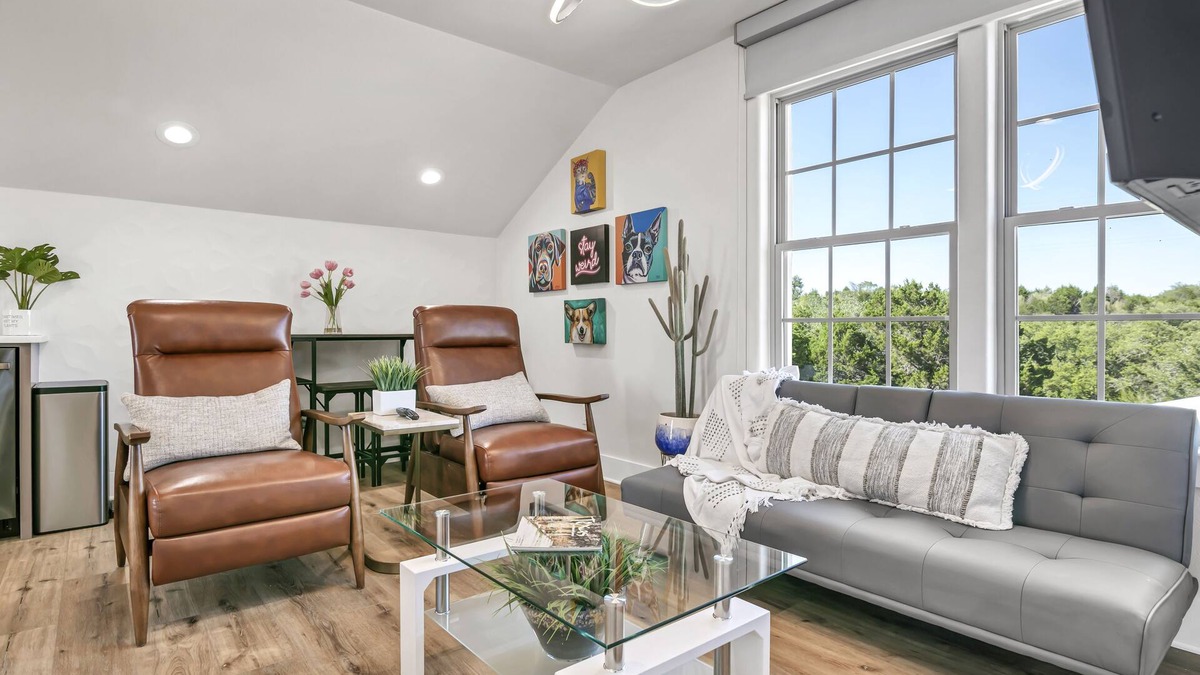 Spicewood Apartment | Secret garden guest house Lake Travis