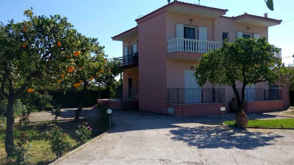 Temeni House | SECRET GARDEN HOUSE - A SMALL PARADISE 1,5 KM AWAY FROM THE SEA 3 KM FROM CITY
