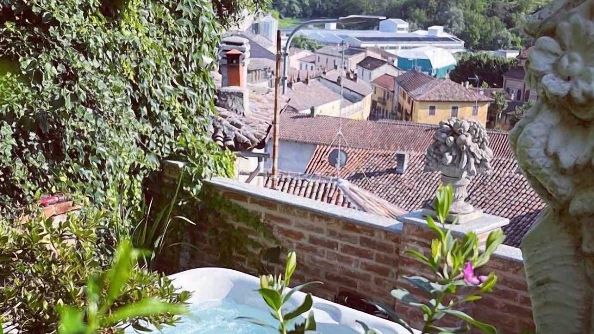 Ottiglio Apartment | "Secret Garden with a View" at Ai Leoni Ruggenti!