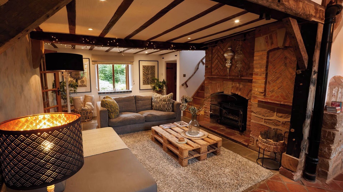 Ockbrook House | SECRET MAGPIE, pet friendly, luxury holiday cottage in Balsall Common