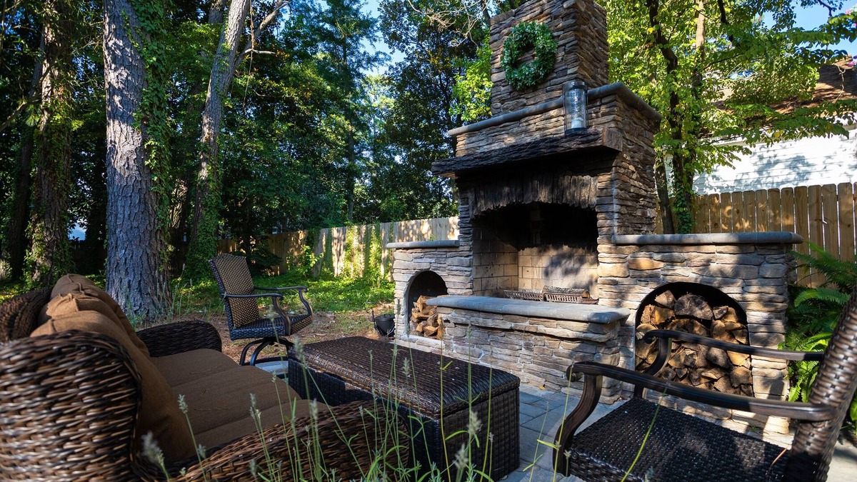 Elizabeth City House | Secret Treasure-1.5 acres- Amazing Backyard!