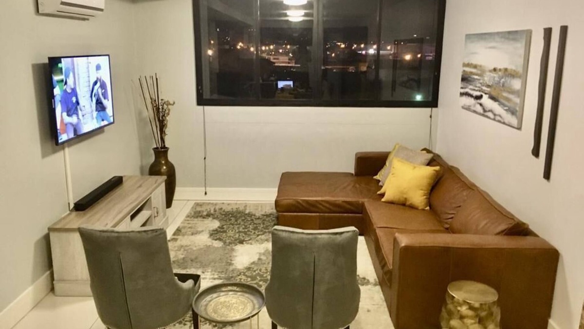 Windhoek Central Apartment | Secure, Modern & Comfy, Lux Suite @77 Independence