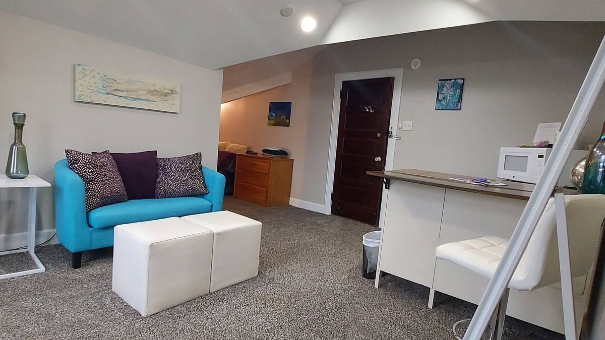 Mapleton/Fall Creek House | Secure Stylish Studio for Women Travelers-Great for Nurses, Moms, Professionals!