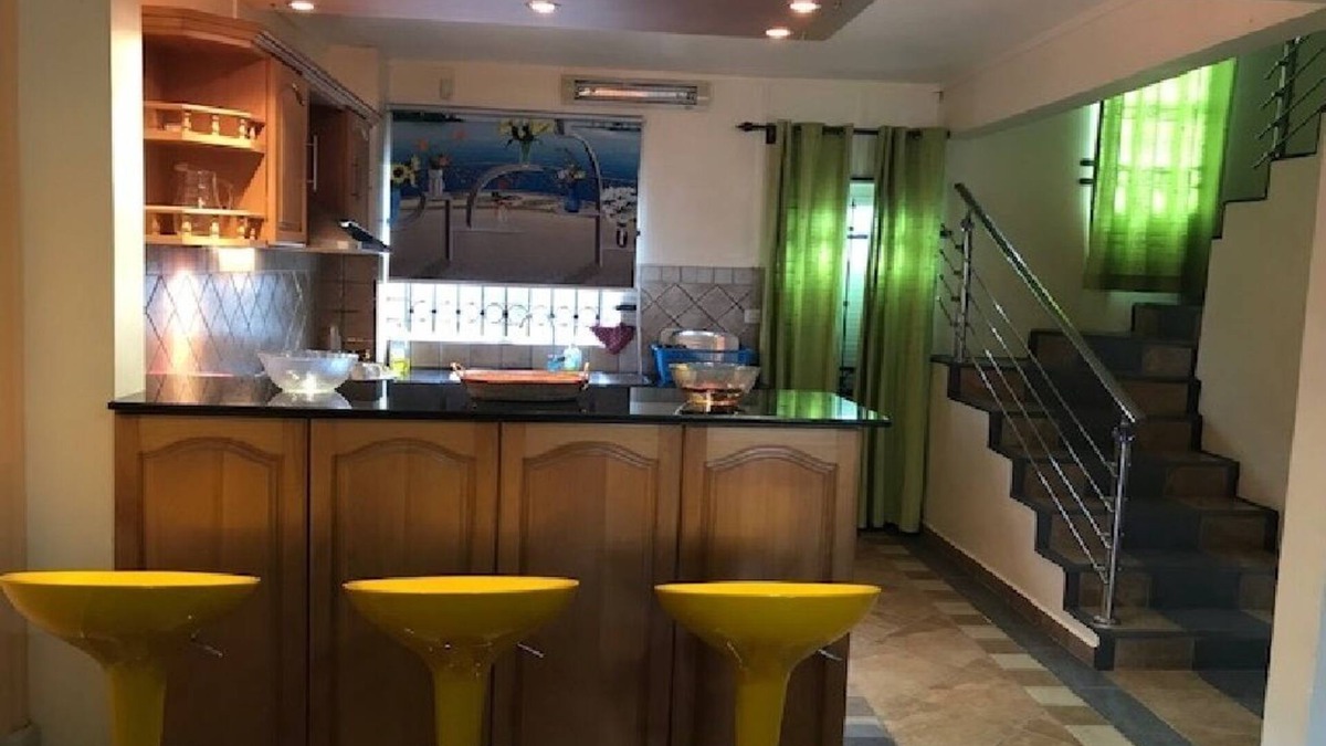 Blue Bay Villa | Secured quiet holiday stay - 2 mins walk to beach