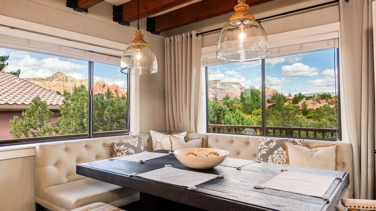 West Sedona House | Sedona Golden Sky Getaway- Newly Remodeled, Hot Tub + Stunning Views!