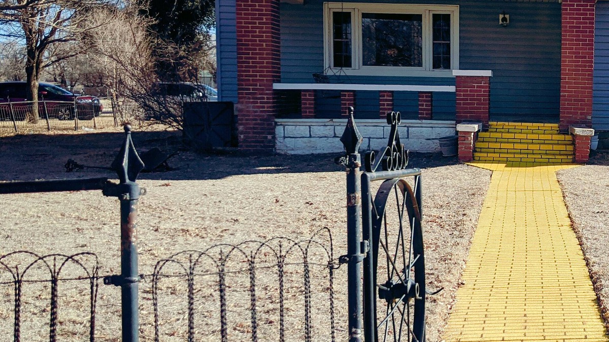 Alva House | See nearby attractions, Visit Little Sahara, great salt plains, Alabaster Cavern