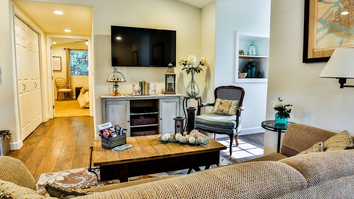 San Antonio Heights Bed & Breakfast | See Our Reviews! Upstairs Private Apt. Near The Claremont Colleges