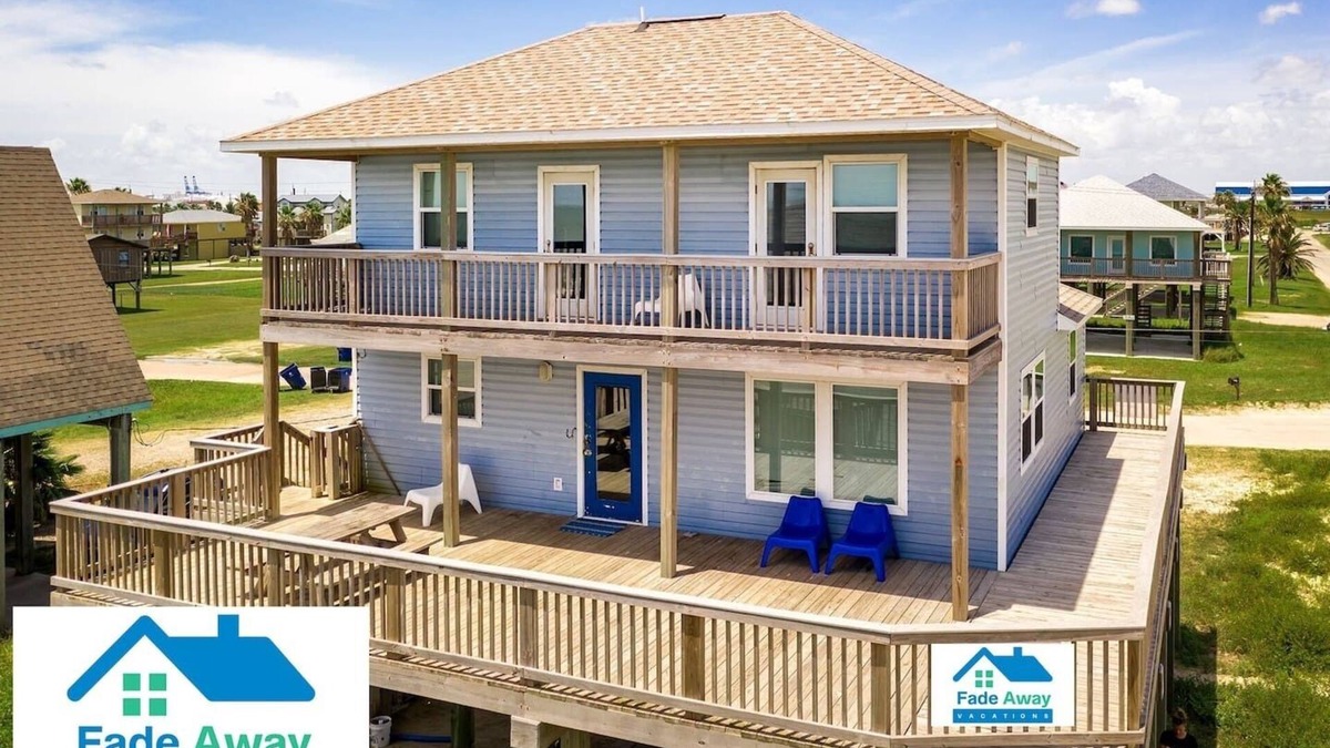 Surfside Beach House | See the Sea(on the Beach) Sleeps 16