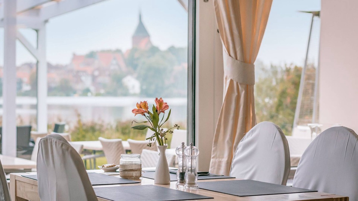 Moelln Hotel | Seehotel Schwanenhof