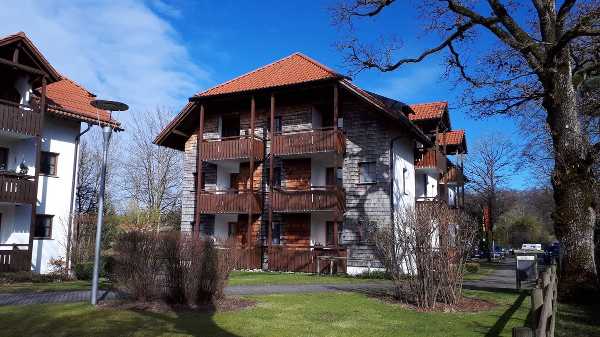Arlaching Apartment | Seerose, 46sqm, 2 bedrooms, balcony and garden view