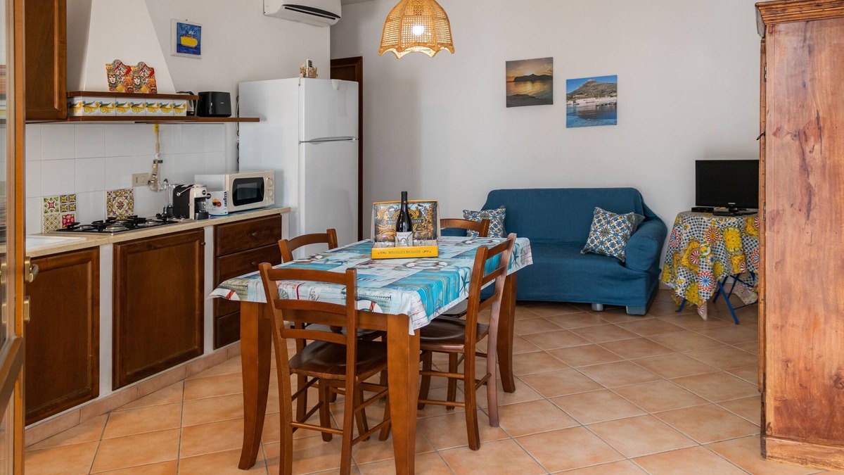 Favignana Apartment | SEGESTA Apt: Mediterranean-style in the center of Favignana, 300m from Sea