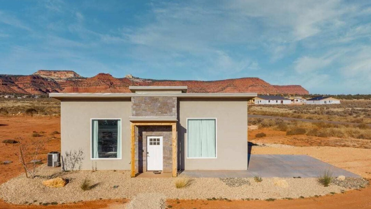 Kanab House | Sego Lily Loft I Near Zion l Pool I Pet Friendly