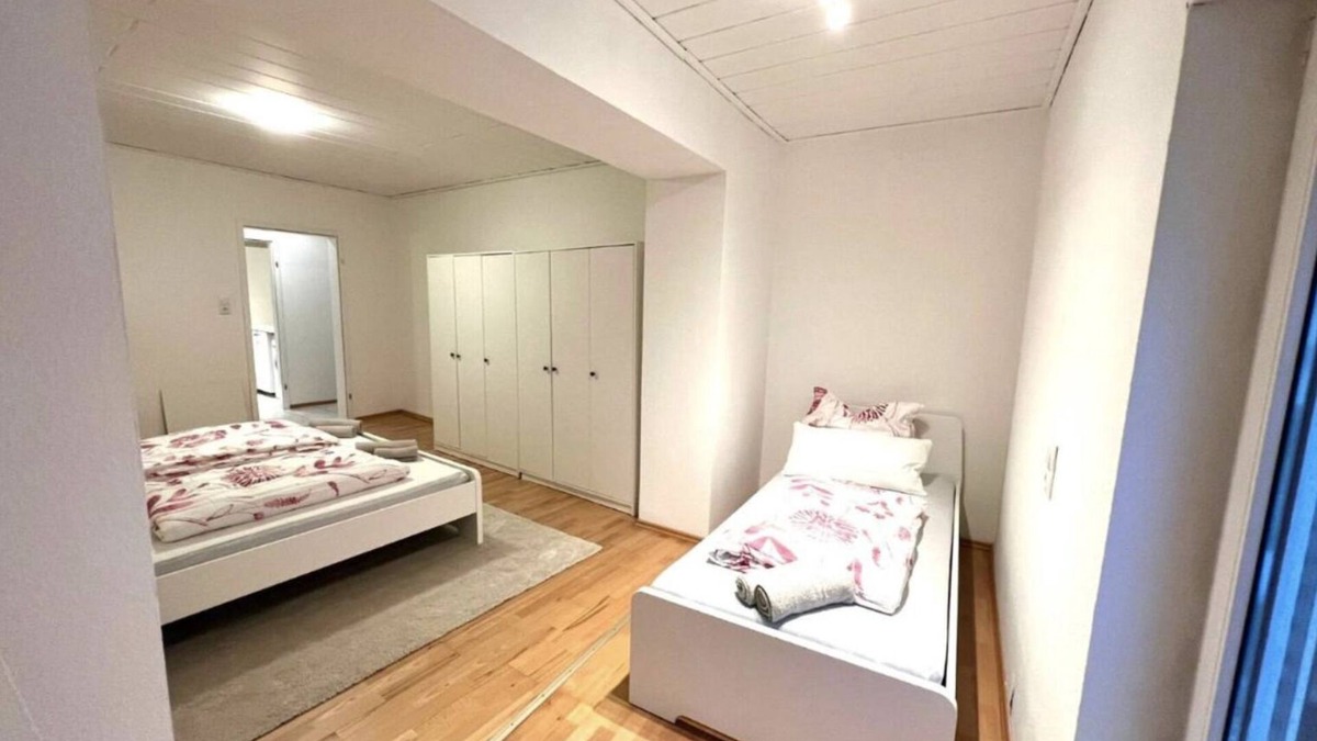 Kaiserslautern Apartment | Sehr Große Ferienwohnung, Apartment in Kaiserslautern Wehome Komfort