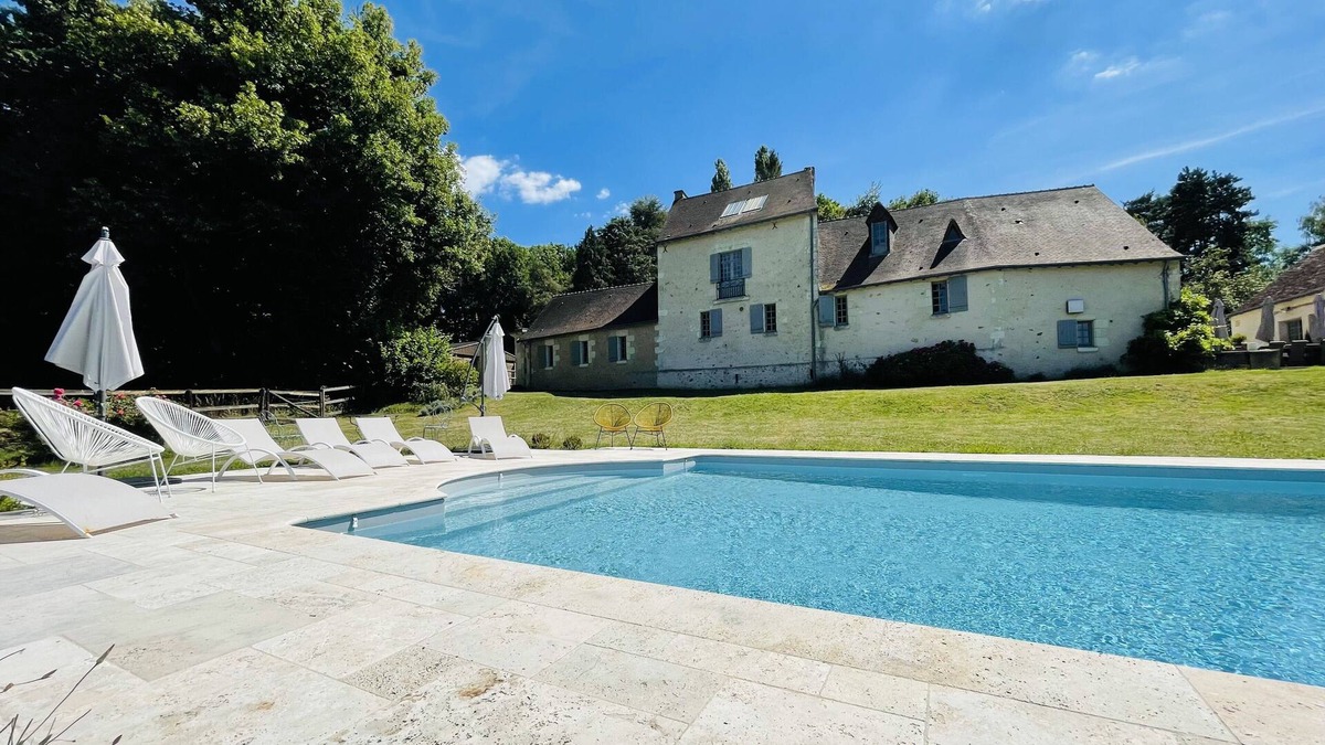 Fondettes Villa | Seigneurie Les Aulnaies, exceptional building with swimming pool